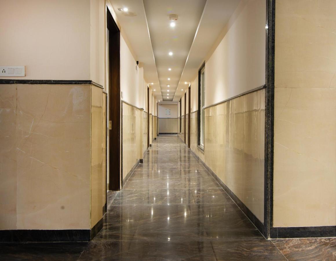 Hotel Ivy Plaza Luxury ニューデリー エクステリア 写真